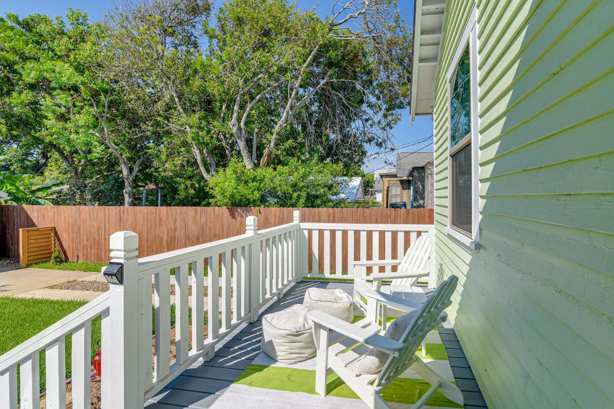 Walk To Galveston Beach Texas Home With Fenced Yard Kültér fotó